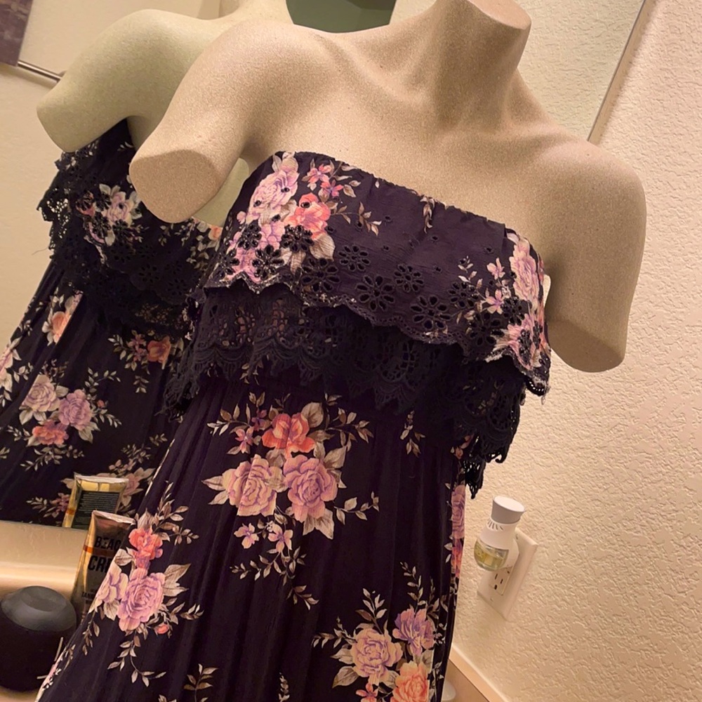 Floral strapless dress with slits. Size XS